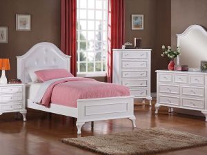 Jesse White 3 Piece Bedroom Set w/Panel Bed, Dresser & Mirror